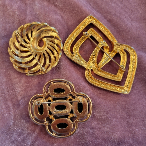 Trio of Brooches ~ Vintage ~ Sarah Coventry ~ Napier ~ Mosaic ~ Gold-Tone ~ Nice - Picture 4 of 15